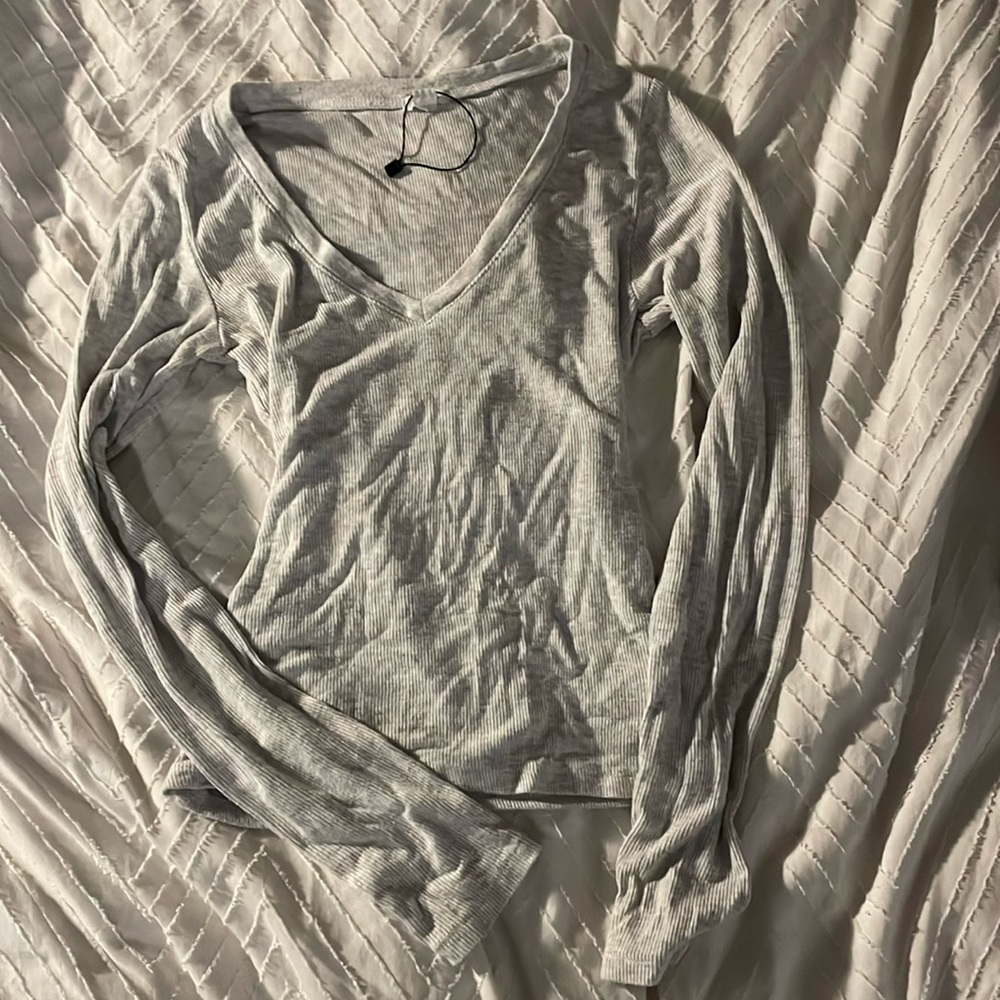 garage fitted light gray v neck long sleeve top